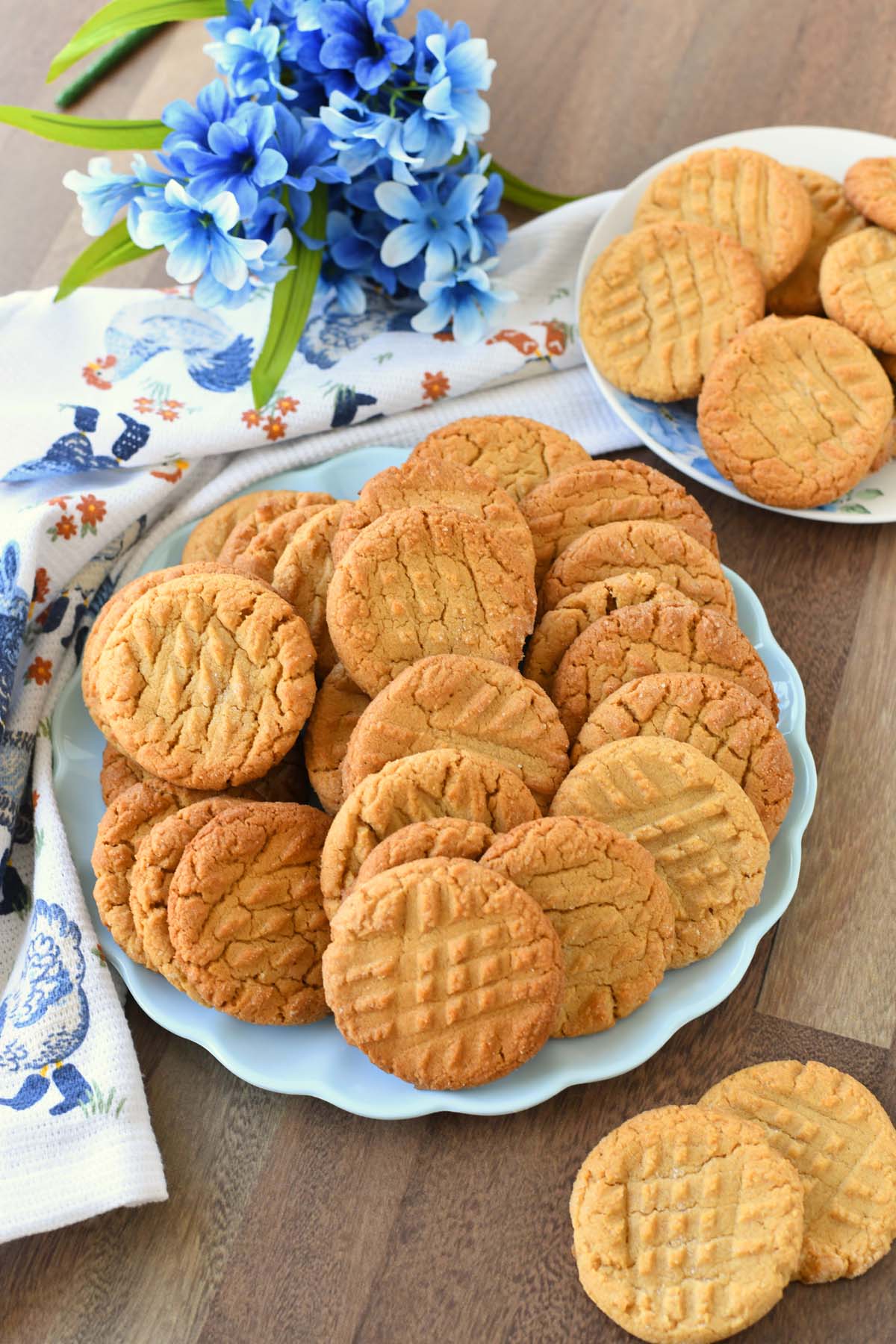 Hard, Crunchy, & Chewy Peanut Butter Cookies