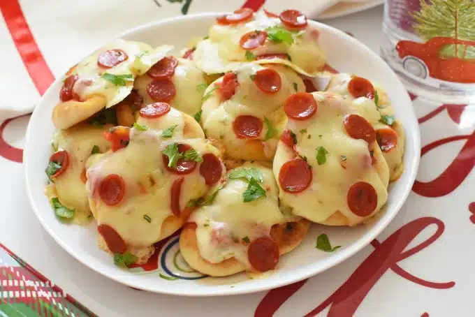 Mini Spicy Pepperoni Naan Pizzas1