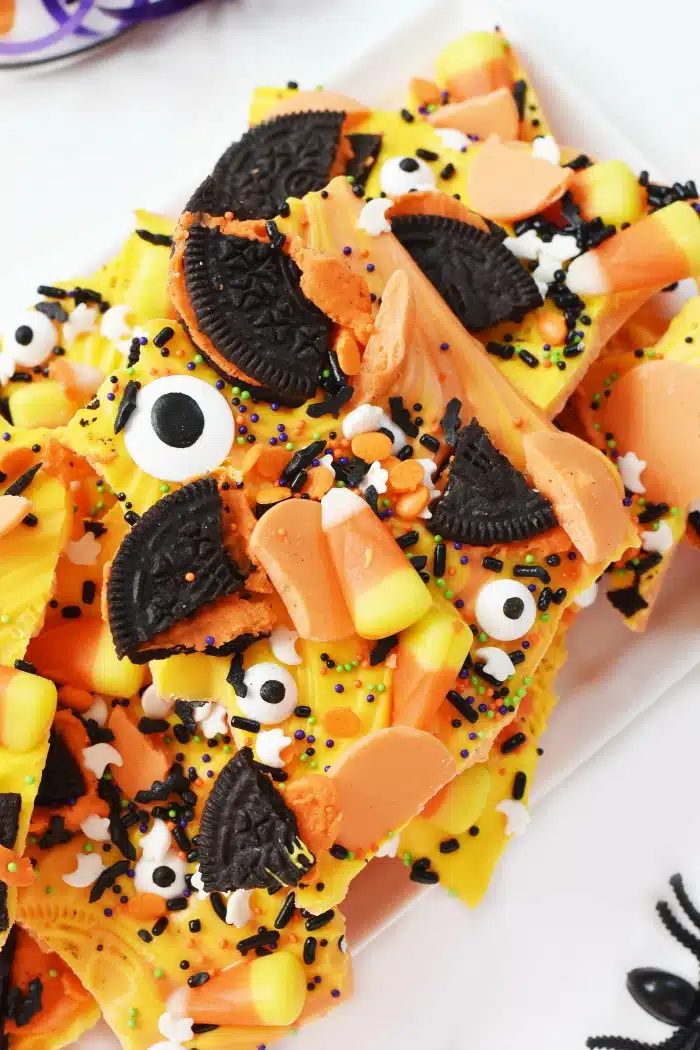 Halloween Candy Bark with Eyes and Oreos 1