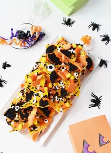 Halloween Candy Bark with Oreos 1