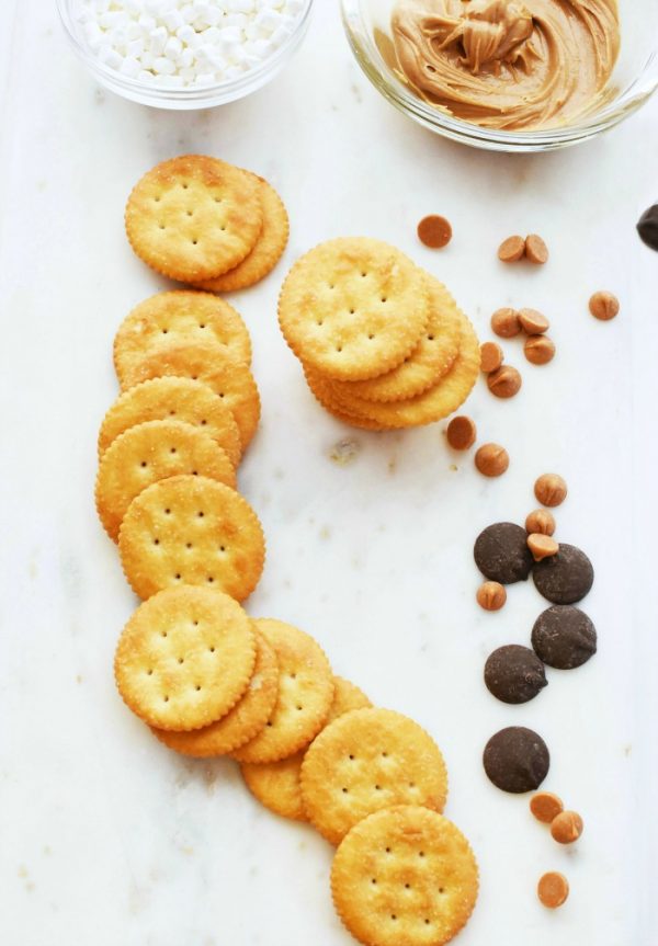 ritz crackers with peanut butter dipped in chocolate