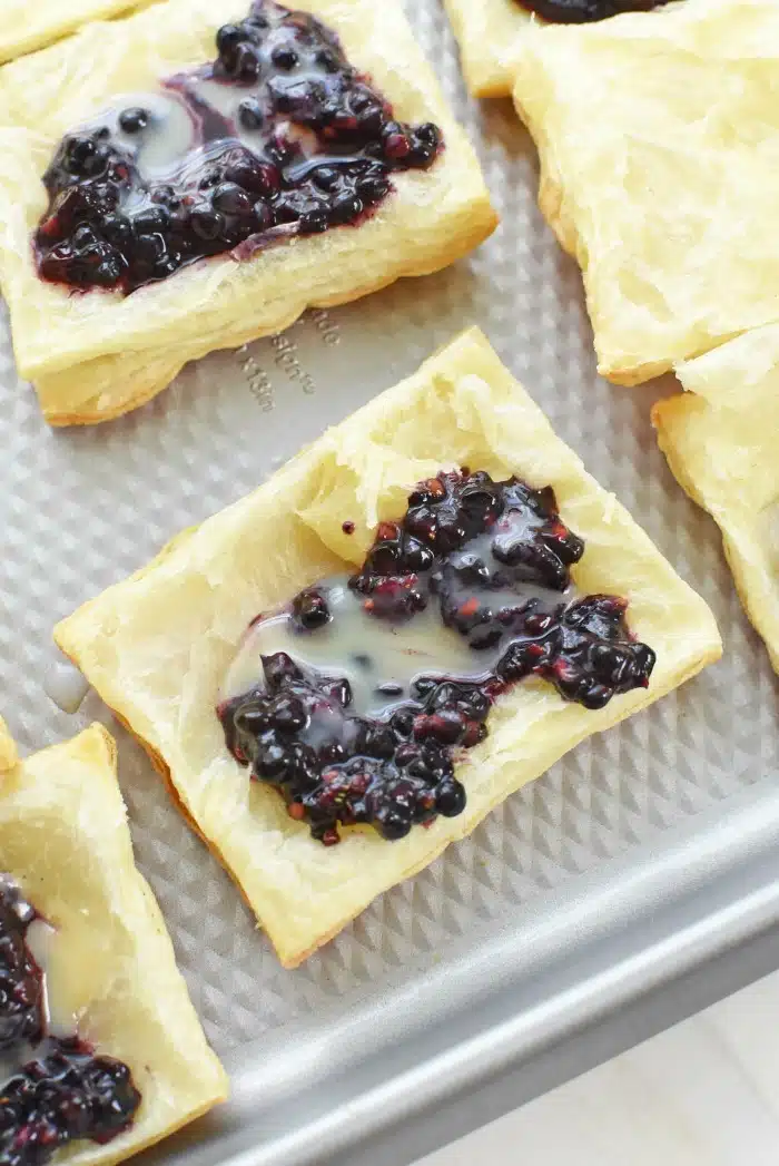 Blackberry jam on puff pastry 