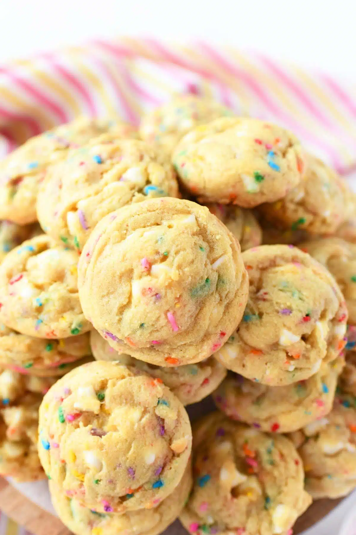 Sprinkle pudding cookies on a tray.